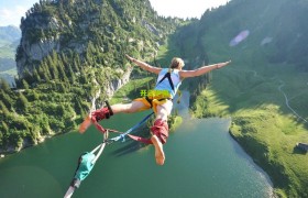 开云:独孤求败!詹姆斯连续8场轰30+历史征程只剩追赶乔丹