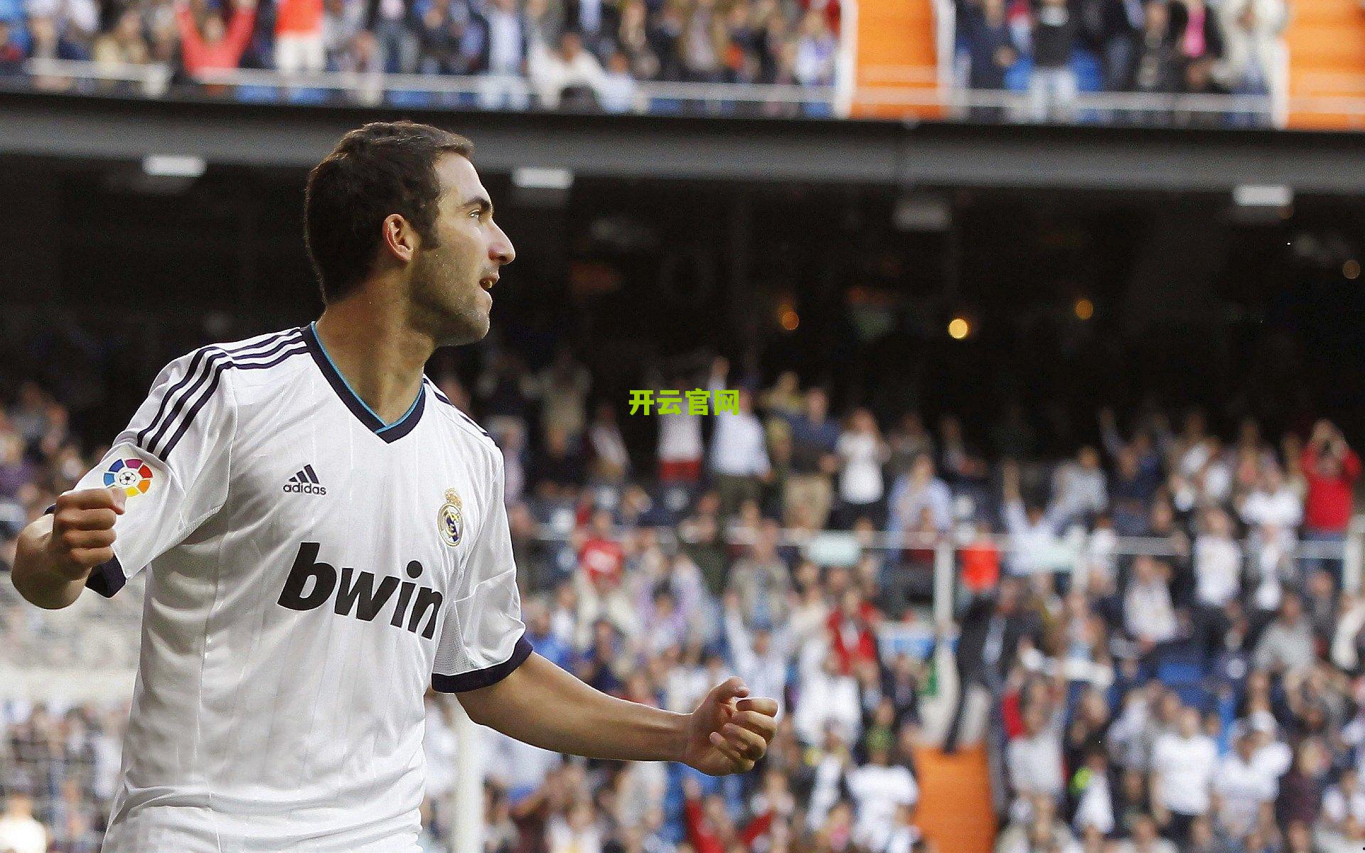 宋亚东公开挑战前UFC双冠王亨利·赛胡多,八月中国对决或成焦点